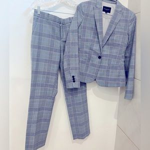 Banana Republic plaid women’s-Navy, light blue, gray suit blazer and pants